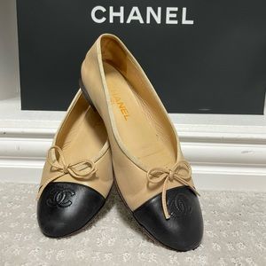 Chanel Ballerina Flats size 37 1/2 (fits true to size 7 for me)  good condition